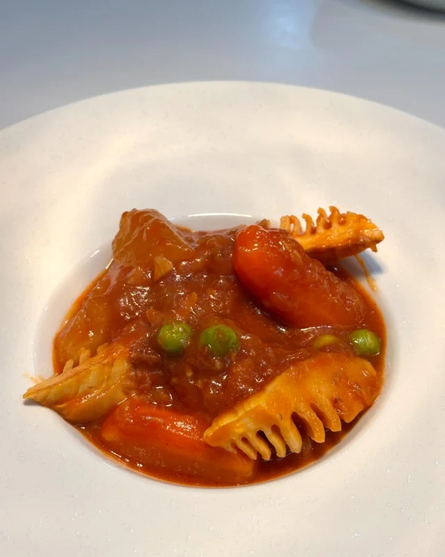 .
【仔羊のナバラン】

臭みもなく柔らかく煮込んだ仔羊とカブや季節の野菜をトマト煮込みに🍅

______________________________

LUXURY HOLIDAY
WITH DOGS

-愛犬と過ごす贅沢な休日-

🐕🐕🐕

アルマガーデンドッグスは
八ヶ岳にひっそりと佇む

コテージとログハウスの全2棟で、それぞれ1日1組限定

代官山、渋谷のレストランで修業したオーナーシェフがフレンチのコースをご提供
わんちゃんもご一緒に

-日常を忘れて愛犬との贅沢な時間をお過ごしください-

🐕🍽️🏡 @arumagardendogs

＝＝＝＝＝＝＝＝＝＝＝＝＝＝＝＝

【ご予約はこちらから✍️】

💻▽オフィシャルサイト予約フォーム
プロフィールにリンクしているホームページからどうぞ🏷️

【お問い合わせなどはお気軽に🐕】

📞0551-45-7679

＝＝＝＝＝＝＝＝＝＝＝＝＝＝＝＝

ARUMA GARDEN DOGS
-アルマガーデンドッグス-

【住所】
📍山梨県北杜市大泉町西井出8240-6520

【電話番号】
📞0551-45-7679

______________________________

#アルマガーデンドッグス #ペットと泊まれる宿 #愛犬と泊まれる宿 
#ワンコとお出かけ #わんことお出かけ 
#天然芝 #専用ドッグラン #ドッグラン完備 #プライベートドッグラン
#1日1組 #プライベートコテージ  #ラグジュアリーホテル #ログハウス #コテージ #ホテル 
#アフタヌーンティー #北杜市ランチ #オーベルジュ
#フランス料理 #八ヶ岳フレンチレストラン #オーベルジュ #北杜市フレンチ
#ガーデン #バラ好きな人と繋がりたい
#八ヶ岳 #北杜市 #山梨県