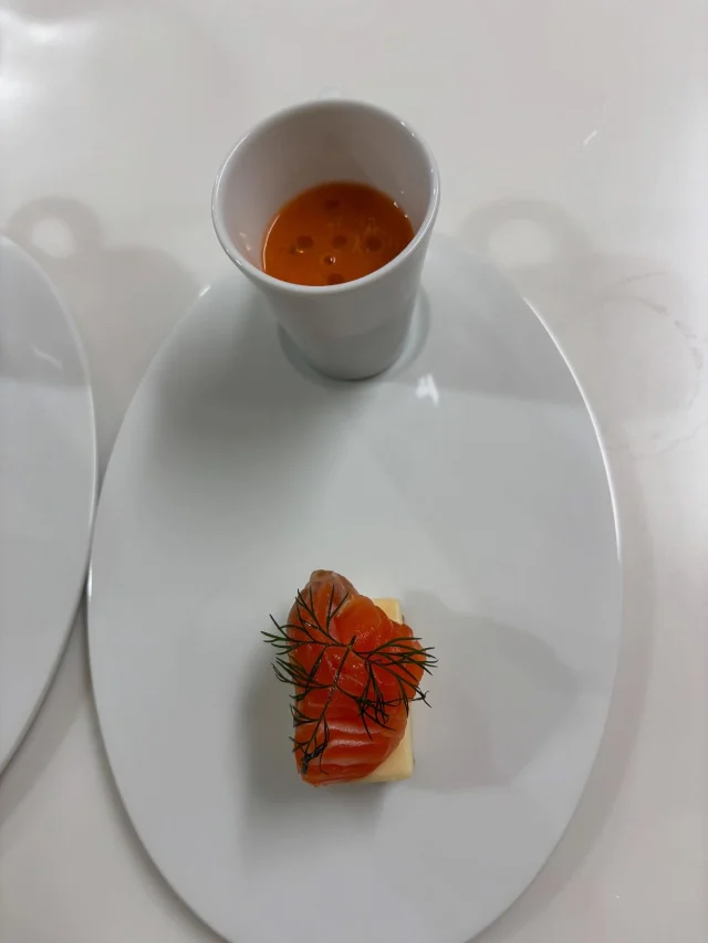 .
【ガスパチョ】

夏の定番⭐︎スイカのガスパチョ🍉
爽やかな甘さに酸味がベストマッチ！

______________________________

LUXURY HOLIDAY
WITH DOGS

-愛犬と過ごす贅沢な休日-

🐕🐕🐕

アルマガーデンドッグスは
八ヶ岳にひっそりと佇む

コテージとログハウスの全2棟で、それぞれ1日1組限定

代官山、渋谷のレストランで修業したオーナーシェフがフレンチのコースをご提供
わんちゃんもご一緒に

-日常を忘れて愛犬との贅沢な時間をお過ごしください-

🐕🍽️🏡 @arumagardendogs

＝＝＝＝＝＝＝＝＝＝＝＝＝＝＝＝

【ご予約はこちらから✍️】

💻▽オフィシャルサイト予約フォーム
プロフィールにリンクしているホームページからどうぞ🏷️

【お問い合わせなどはお気軽に🐕】

📞0551-45-7679

＝＝＝＝＝＝＝＝＝＝＝＝＝＝＝＝

ARUMA GARDEN DOGS
-アルマガーデンドッグス-

【住所】
📍山梨県北杜市大泉町西井出8240-6520

【電話番号】
📞0551-45-7679

______________________________

#アルマガーデンドッグス #ペットと泊まれる宿 #愛犬と泊まれる宿 
#ワンコとお出かけ #わんことお出かけ 
#天然芝 #専用ドッグラン #ドッグラン完備 #プライベートドッグラン
#1日1組 #プライベートコテージ  #ラグジュアリーホテル #ログハウス #コテージ #ホテル 
#アフタヌーンティー #北杜市ランチ #オーベルジュ
#フランス料理 #八ヶ岳フレンチレストラン #オーベルジュ #北杜市フレンチ
#ガーデン #バラ好きな人と繋がりたい
#八ヶ岳 #北杜市 #山梨県