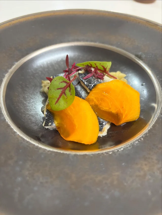 .
【秋刀魚】

コンフィにした秋刀魚に焼きナス、柿と秋の一皿🍂
でも八ヶ岳は秋が駆け足で過ぎてしまいそうです💦

______________________________

LUXURY HOLIDAY
WITH DOGS

-愛犬と過ごす贅沢な休日-

🐕🐕🐕

アルマガーデンドッグスは
八ヶ岳にひっそりと佇む

コテージとログハウスの全2棟で、それぞれ1日1組限定

代官山、渋谷のレストランで修業したオーナーシェフがフレンチのコースをご提供
わんちゃんもご一緒に

-日常を忘れて愛犬との贅沢な時間をお過ごしください-

🐕🍽️🏡 @arumagardendogs

＝＝＝＝＝＝＝＝＝＝＝＝＝＝＝＝

【ご予約はこちらから✍️】

💻▽オフィシャルサイト予約フォーム
プロフィールにリンクしているホームページからどうぞ🏷️

【お問い合わせなどはお気軽に🐕】

📞0551-45-7679

＝＝＝＝＝＝＝＝＝＝＝＝＝＝＝＝

ARUMA GARDEN DOGS
-アルマガーデンドッグス-

【住所】
📍山梨県北杜市大泉町西井出8240-6520

【電話番号】
📞0551-45-7679

______________________________

#アルマガーデンドッグス #ペットと泊まれる宿 #愛犬と泊まれる宿 
#ワンコとお出かけ #わんことお出かけ 
#天然芝 #専用ドッグラン #ドッグラン完備 #プライベートドッグラン
#1日1組 #プライベートコテージ  #ラグジュアリーホテル #ログハウス #コテージ #ホテル 
#アフタヌーンティー #北杜市ランチ #オーベルジュ
#フランス料理 #八ヶ岳フレンチレストラン #オーベルジュ #北杜市フレンチ
#ガーデン #バラ好きな人と繋がりたい
#八ヶ岳 #北杜市 #山梨県