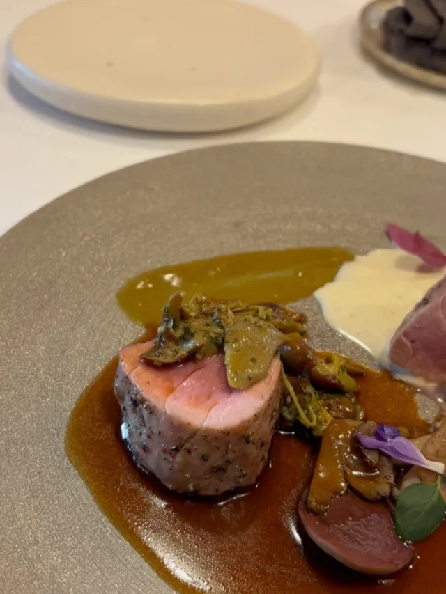 .
【きのこのコース】

先月伺ったきのこのコースはきのこ好きには大満足のコースでした🍄シェフご夫妻が採取されたきのこを使って組み立てるお料理にただただ感激しました✨
ご馳走様でした♪

@restaurant_ashihana 

______________________________

LUXURY HOLIDAY
WITH DOGS

-愛犬と過ごす贅沢な休日-

🐕🐕🐕

アルマガーデンドッグスは
八ヶ岳にひっそりと佇む

コテージとログハウスの全2棟で、それぞれ1日1組限定

代官山、渋谷のレストランで修業したオーナーシェフがフレンチのコースをご提供
わんちゃんもご一緒に

-日常を忘れて愛犬との贅沢な時間をお過ごしください-

🐕🍽️🏡 @arumagardendogs

＝＝＝＝＝＝＝＝＝＝＝＝＝＝＝＝

【ご予約はこちらから✍️】

💻▽オフィシャルサイト予約フォーム
プロフィールにリンクしているホームページからどうぞ🏷️

【お問い合わせなどはお気軽に🐕】

📞0551-45-7679

＝＝＝＝＝＝＝＝＝＝＝＝＝＝＝＝

ARUMA GARDEN DOGS
-アルマガーデンドッグス-

【住所】
📍山梨県北杜市大泉町西井出8240-6520

【電話番号】
📞0551-45-7679

______________________________

#アルマガーデンドッグス #ペットと泊まれる宿 #愛犬と泊まれる宿 
#ワンコとお出かけ #わんことお出かけ 
#天然芝 #専用ドッグラン #ドッグラン完備 #プライベートドッグラン
#1日1組 #プライベートコテージ  #ラグジュアリーホテル #ログハウス #コテージ #ホテル 
#アフタヌーンティー #北杜市ランチ #オーベルジュ
#フランス料理 #八ヶ岳フレンチレストラン #オーベルジュ #北杜市フレンチ
#ガーデン #バラ好きな人と繋がりたい
#八ヶ岳 #北杜市 #山梨県