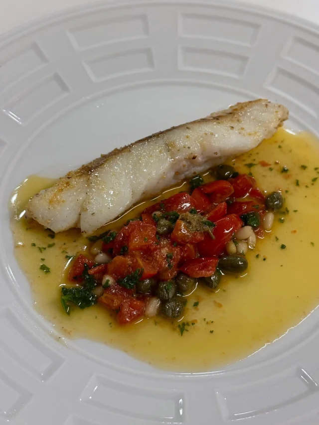 .
【魚料理】

真鱈のムニエルをお出ししています✨

______________________________

LUXURY HOLIDAY
WITH DOGS

-愛犬と過ごす贅沢な休日-

🐕🐕🐕

アルマガーデンドッグスは
八ヶ岳にひっそりと佇む

コテージとログハウスの全2棟で、それぞれ1日1組限定

代官山、渋谷のレストランで修業したオーナーシェフがフレンチのコースをご提供
わんちゃんもご一緒に

-日常を忘れて愛犬との贅沢な時間をお過ごしください-

🐕🍽️🏡 @arumagardendogs

＝＝＝＝＝＝＝＝＝＝＝＝＝＝＝＝

【ご予約はこちらから✍️】

💻▽オフィシャルサイト予約フォーム
プロフィールにリンクしているホームページからどうぞ🏷️

【お問い合わせなどはお気軽に🐕】

📞0551-45-7679

＝＝＝＝＝＝＝＝＝＝＝＝＝＝＝＝

ARUMA GARDEN DOGS
-アルマガーデンドッグス-

【住所】
📍山梨県北杜市大泉町西井出8240-6520

【電話番号】
📞0551-45-7679

______________________________

#アルマガーデンドッグス #ペットと泊まれる宿 #愛犬と泊まれる宿 
#ワンコとお出かけ #わんことお出かけ 
#天然芝 #専用ドッグラン #ドッグラン完備 #プライベートドッグラン
#1日1組 #プライベートコテージ  #ラグジュアリーホテル #ログハウス #コテージ #ホテル 
#アフタヌーンティー #北杜市ランチ #オーベルジュ
#フランス料理 #八ヶ岳フレンチレストラン #オーベルジュ #北杜市フレンチ
#ガーデン #バラ好きな人と繋がりたい
#八ヶ岳 #北杜市 #山梨県