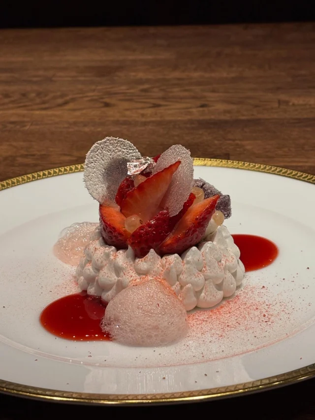 .
【デザートコース】

やっぱり美味しい😋
大量な仕込みがあるからこその
デザートコース🍨
グランメゾンのデザートが頂けて嬉しいです✨
@cayca32215 

______________________________

LUXURY HOLIDAY
WITH DOGS

-愛犬と過ごす贅沢な休日-

🐕🐕🐕

アルマガーデンドッグスは
八ヶ岳にひっそりと佇む

コテージとログハウスの全2棟で、それぞれ1日1組限定

代官山、渋谷のレストランで修業したオーナーシェフがフレンチのコースをご提供
わんちゃんもご一緒に

-日常を忘れて愛犬との贅沢な時間をお過ごしください-

🐕🍽️🏡 @arumagardendogs

＝＝＝＝＝＝＝＝＝＝＝＝＝＝＝＝

【ご予約はこちらから✍️】

💻▽オフィシャルサイト予約フォーム
プロフィールにリンクしているホームページからどうぞ🏷️

【お問い合わせなどはお気軽に🐕】

📞0551-45-7679

＝＝＝＝＝＝＝＝＝＝＝＝＝＝＝＝

ARUMA GARDEN DOGS
-アルマガーデンドッグス-

【住所】
📍山梨県北杜市大泉町西井出8240-6520

【電話番号】
📞0551-45-7679

______________________________

#アルマガーデンドッグス #ペットと泊まれる宿 #愛犬と泊まれる宿 
#ワンコとお出かけ #わんことお出かけ 
天然芝 専用ドッグラン ドッグラン完備 プライベートドッグラン
1日1組 プライベートコテージ  ラグジュアリーホテル ログハウス コテージ ホテル 
アフタヌーンティー 北杜市ランチ オーベルジュ
フランス料理 八ヶ岳フレンチレストラン オーベルジュ 北杜市フレンチ
ガーデン バラ好きな人と繋がりたい
八ヶ岳 北杜市 山梨県