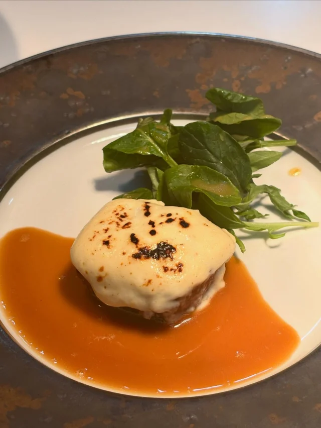 .
【ディナー】

和牛のオルロフ風
デュクセルとベシャメルがお肉に絡まって
大変美味しくなりました♪

______________________________

LUXURY HOLIDAY
WITH DOGS

-愛犬と過ごす贅沢な休日-

🐕🐕🐕

アルマガーデンドッグスは
八ヶ岳にひっそりと佇む

コテージとログハウスの全2棟で、それぞれ1日1組限定

代官山、渋谷のレストランで修業したオーナーシェフがフレンチのコースをご提供
わんちゃんもご一緒に

-日常を忘れて愛犬との贅沢な時間をお過ごしください-

🐕🍽️🏡 @arumagardendogs

＝＝＝＝＝＝＝＝＝＝＝＝＝＝＝＝

【ご予約はこちらから✍️】

💻▽オフィシャルサイト予約フォーム
プロフィールにリンクしているホームページからどうぞ🏷️

【お問い合わせなどはお気軽に🐕】

📞0551-45-7679

＝＝＝＝＝＝＝＝＝＝＝＝＝＝＝＝

ARUMA GARDEN DOGS
-アルマガーデンドッグス-

【住所】
📍山梨県北杜市大泉町西井出8240-6520

【電話番号】
📞0551-45-7679

______________________________

#アルマガーデンドッグス #ペットと泊まれる宿 #愛犬と泊まれる宿 
#ワンコとお出かけ #わんことお出かけ 
天然芝 専用ドッグラン ドッグラン完備 プライベートドッグラン
1日1組 プライベートコテージ  ラグジュアリーホテル ログハウス コテージ ホテル 
アフタヌーンティー 北杜市ランチ オーベルジュ
フランス料理 八ヶ岳フレンチレストラン オーベルジュ 北杜市フレンチ
ガーデン バラ好きな人と繋がりたい
八ヶ岳 北杜市 山梨県