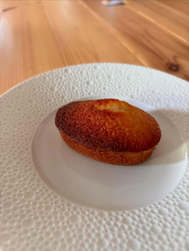 .
【オンラインショップオープン】

本日８時スタートしています✨
lapate.base.shopより🥮
お待ちしています♪
２箱まで同梱できます。
１または２箱ごとに購入手続きをお願い致します🙇

______________________________

LUXURY HOLIDAY
WITH DOGS

-愛犬と過ごす贅沢な休日-

🐕🐕🐕

アルマガーデンドッグスは
八ヶ岳にひっそりと佇む

コテージとログハウスの全2棟で、それぞれ1日1組限定

代官山、渋谷のレストランで修業したオーナーシェフがフレンチのコースをご提供
わんちゃんもご一緒に

-日常を忘れて愛犬との贅沢な時間をお過ごしください-

🐕🍽️🏡 @arumagardendogs

＝＝＝＝＝＝＝＝＝＝＝＝＝＝＝＝

【ご予約はこちらから✍️】

💻▽オフィシャルサイト予約フォーム
プロフィールにリンクしているホームページからどうぞ🏷️

【お問い合わせなどはお気軽に🐕】

📞0551-45-7679

＝＝＝＝＝＝＝＝＝＝＝＝＝＝＝＝

ARUMA GARDEN DOGS
-アルマガーデンドッグス-

【住所】
📍山梨県北杜市大泉町西井出8240-6520

【電話番号】
📞0551-45-7679

______________________________

#アルマガーデンドッグス #ペットと泊まれる宿 #愛犬と泊まれる宿 
#ワンコとお出かけ #わんことお出かけ 
天然芝 専用ドッグラン ドッグラン完備 プライベートドッグラン
1日1組 プライベートコテージ  ラグジュアリーホテル ログハウス コテージ ホテル 
アフタヌーンティー 北杜市ランチ オーベルジュ
フランス料理 八ヶ岳フレンチレストラン オーベルジュ 北杜市フレンチ
ガーデン バラ好きな人と繋がりたい
八ヶ岳 北杜市 山梨県