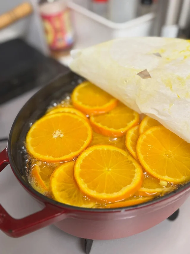 .
【オレンジ🍊】

久しぶりに始めました。
オレンジのシロップ煮♪
1週間かけて甘さを乗せていきます✨

______________________________

LUXURY HOLIDAY
WITH DOGS

-愛犬と過ごす贅沢な休日-

🐕🐕🐕

アルマガーデンドッグスは
八ヶ岳にひっそりと佇む

コテージとログハウスの全2棟で、それぞれ1日1組限定

代官山、渋谷のレストランで修業したオーナーシェフがフレンチのコースをご提供
わんちゃんもご一緒に

-日常を忘れて愛犬との贅沢な時間をお過ごしください-

🐕🍽️🏡 @arumagardendogs

＝＝＝＝＝＝＝＝＝＝＝＝＝＝＝＝

【ご予約はこちらから✍️】

💻▽オフィシャルサイト予約フォーム
プロフィールにリンクしているホームページからどうぞ🏷️

【お問い合わせなどはお気軽に🐕】

📞0551-45-7679

＝＝＝＝＝＝＝＝＝＝＝＝＝＝＝＝

ARUMA GARDEN DOGS
-アルマガーデンドッグス-

【住所】
📍山梨県北杜市大泉町西井出8240-6520

【電話番号】
📞0551-45-7679

______________________________

#アルマガーデンドッグス #ペットと泊まれる宿 #愛犬と泊まれる宿 
#ワンコとお出かけ #わんことお出かけ 
天然芝 専用ドッグラン ドッグラン完備 プライベートドッグラン
1日1組 プライベートコテージ  ラグジュアリーホテル ログハウス コテージ ホテル 
アフタヌーンティー 北杜市ランチ オーベルジュ
フランス料理 八ヶ岳フレンチレストラン オーベルジュ 北杜市フレンチ
ガーデン バラ好きな人と繋がりたい
八ヶ岳 北杜市 山梨県