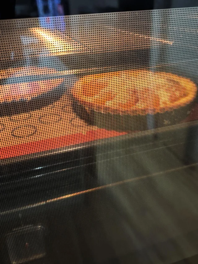 .
【りんごのタルト】

毎年、この時期にこれを楽しみにしている義兄さんにお届けします♪

たっぷりのアーモンドクリームに、じっくり煮込んだリンゴを並べてクランブルを散らしました。
ドッシリの重量感のタルト🥧カロリーもドッシリです✨山形県に出発しました♪

連日のマイナス気温で排水管が凍りました💦早速スタッフGがメンテナンスしてくれました♪今年の最長寒波はこたえます。
雪が降らない事はありがたいですが…。

______________________________

LUXURY HOLIDAY
WITH DOGS

-愛犬と過ごす贅沢な休日-

🐕🐕🐕

アルマガーデンドッグスは
八ヶ岳にひっそりと佇む

コテージとログハウスの全2棟で、それぞれ1日1組限定

代官山、渋谷のレストランで修業したオーナーシェフがフレンチのコースをご提供
わんちゃんもご一緒に

-日常を忘れて愛犬との贅沢な時間をお過ごしください-

🐕🍽️🏡 @arumagardendogs

＝＝＝＝＝＝＝＝＝＝＝＝＝＝＝＝

【ご予約はこちらから✍️】

💻▽オフィシャルサイト予約フォーム
プロフィールにリンクしているホームページからどうぞ🏷️

【お問い合わせなどはお気軽に🐕】

📞0551-45-7679

＝＝＝＝＝＝＝＝＝＝＝＝＝＝＝＝

ARUMA GARDEN DOGS
-アルマガーデンドッグス-

【住所】
📍山梨県北杜市大泉町西井出8240-6520

【電話番号】
📞0551-45-7679

______________________________

#アルマガーデンドッグス #ペットと泊まれる宿 #愛犬と泊まれる宿 
#ワンコとお出かけ #わんことお出かけ 
天然芝 専用ドッグラン ドッグラン完備 プライベートドッグラン
1日1組 プライベートコテージ  ラグジュアリーホテル ログハウス コテージ ホテル 
アフタヌーンティー 北杜市ランチ オーベルジュ
フランス料理 八ヶ岳フレンチレストラン オーベルジュ 北杜市フレンチ
ガーデン バラ好きな人と繋がりたい
八ヶ岳 北杜市 山梨県