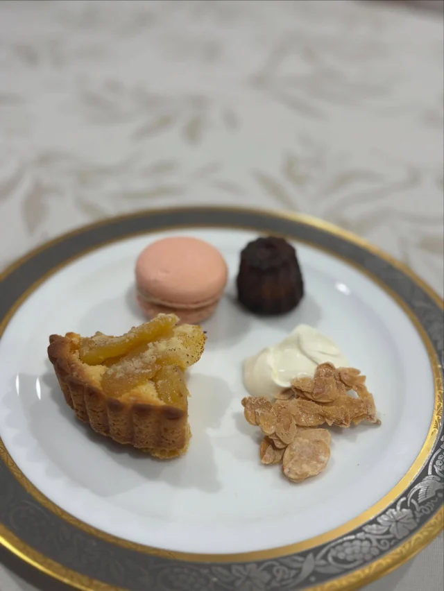 .
【おやつの時間】

色々試食のとき。
シーズンオフのこの時期は研修課題が山積みです。
たくさん食べ歩いて研修したいと計画しています。シーズンに向けてお客様に還元できるよう頑張ります♪

______________________________

LUXURY HOLIDAY
WITH DOGS

-愛犬と過ごす贅沢な休日-

🐕🐕🐕

アルマガーデンドッグスは
八ヶ岳にひっそりと佇む

コテージとログハウスの全2棟で、それぞれ1日1組限定

代官山、渋谷のレストランで修業したオーナーシェフがフレンチのコースをご提供
わんちゃんもご一緒に

-日常を忘れて愛犬との贅沢な時間をお過ごしください-

🐕🍽️🏡 @arumagardendogs

＝＝＝＝＝＝＝＝＝＝＝＝＝＝＝＝

【ご予約はこちらから✍️】

💻▽オフィシャルサイト予約フォーム
プロフィールにリンクしているホームページからどうぞ🏷️

【お問い合わせなどはお気軽に🐕】

📞0551-45-7679

＝＝＝＝＝＝＝＝＝＝＝＝＝＝＝＝

ARUMA GARDEN DOGS
-アルマガーデンドッグス-

【住所】
📍山梨県北杜市大泉町西井出8240-6520

【電話番号】
📞0551-45-7679

______________________________

#アルマガーデンドッグス #ペットと泊まれる宿 #愛犬と泊まれる宿 
#ワンコとお出かけ #わんことお出かけ 
天然芝 専用ドッグラン ドッグラン完備 プライベートドッグラン
1日1組 プライベートコテージ  ラグジュアリーホテル ログハウス コテージ ホテル 
アフタヌーンティー 北杜市ランチ オーベルジュ
フランス料理 八ヶ岳フレンチレストラン オーベルジュ 北杜市フレンチ
ガーデン バラ好きな人と繋がりたい
八ヶ岳 北杜市 山梨県