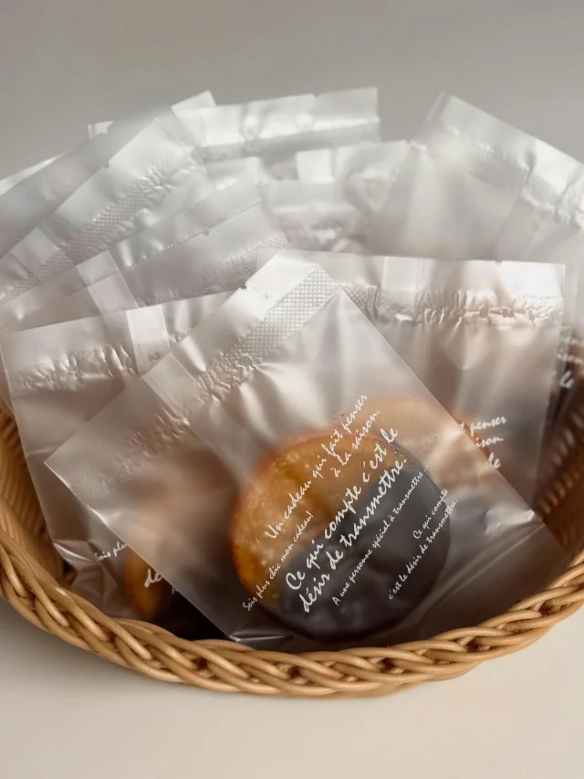 .
【オランジェット】

数年ぶりのオランジェット。
苦戦したテンパリングが安定しました✨
賄い消費で楽しんでいます♪

______________________________

LUXURY HOLIDAY
WITH DOGS

-愛犬と過ごす贅沢な休日-

🐕🐕🐕

アルマガーデンドッグスは
八ヶ岳にひっそりと佇む

コテージとログハウスの全2棟で、それぞれ1日1組限定

代官山、渋谷のレストランで修業したオーナーシェフがフレンチのコースをご提供
わんちゃんもご一緒に

-日常を忘れて愛犬との贅沢な時間をお過ごしください-

🐕🍽️🏡 @arumagardendogs

＝＝＝＝＝＝＝＝＝＝＝＝＝＝＝＝

【ご予約はこちらから✍️】

💻▽オフィシャルサイト予約フォーム
プロフィールにリンクしているホームページからどうぞ🏷️

【お問い合わせなどはお気軽に🐕】

📞0551-45-7679

＝＝＝＝＝＝＝＝＝＝＝＝＝＝＝＝

ARUMA GARDEN DOGS
-アルマガーデンドッグス-

【住所】
📍山梨県北杜市大泉町西井出8240-6520

【電話番号】
📞0551-45-7679

______________________________

#アルマガーデンドッグス #ペットと泊まれる宿 #愛犬と泊まれる宿 
#ワンコとお出かけ #わんことお出かけ 
天然芝 専用ドッグラン ドッグラン完備 プライベートドッグラン
1日1組 プライベートコテージ  ラグジュアリーホテル ログハウス コテージ ホテル 
アフタヌーンティー 北杜市ランチ オーベルジュ
フランス料理 八ヶ岳フレンチレストラン オーベルジュ 北杜市フレンチ
ガーデン バラ好きな人と繋がりたい
八ヶ岳 北杜市 山梨県