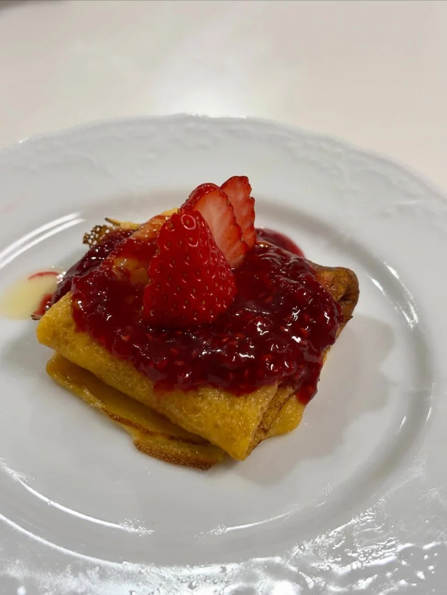 .
【クレープ】

賄いでフランボワーズのクレープ✨
中から溶け出す発酵バターがコクを出しています♪

______________________________

LUXURY HOLIDAY
WITH DOGS

-愛犬と過ごす贅沢な休日-

🐕🐕🐕

アルマガーデンドッグスは
八ヶ岳にひっそりと佇む

コテージとログハウスの全2棟で、それぞれ1日1組限定

代官山、渋谷のレストランで修業したオーナーシェフがフレンチのコースをご提供
わんちゃんもご一緒に

-日常を忘れて愛犬との贅沢な時間をお過ごしください-

🐕🍽️🏡 @arumagardendogs

＝＝＝＝＝＝＝＝＝＝＝＝＝＝＝＝

【ご予約はこちらから✍️】

💻▽オフィシャルサイト予約フォーム
プロフィールにリンクしているホームページからどうぞ🏷️

【お問い合わせなどはお気軽に🐕】

📞0551-45-7679

＝＝＝＝＝＝＝＝＝＝＝＝＝＝＝＝

ARUMA GARDEN DOGS
-アルマガーデンドッグス-

【住所】
📍山梨県北杜市大泉町西井出8240-6520

【電話番号】
📞0551-45-7679

______________________________

#アルマガーデンドッグス #ペットと泊まれる宿 #愛犬と泊まれる宿 
#ワンコとお出かけ #わんことお出かけ 
天然芝 専用ドッグラン ドッグラン完備 プライベートドッグラン
1日1組 プライベートコテージ  ラグジュアリーホテル ログハウス コテージ ホテル 
アフタヌーンティー 北杜市ランチ オーベルジュ
フランス料理 八ヶ岳フレンチレストラン オーベルジュ 北杜市フレンチ
ガーデン バラ好きな人と繋がりたい
八ヶ岳 北杜市 山梨県