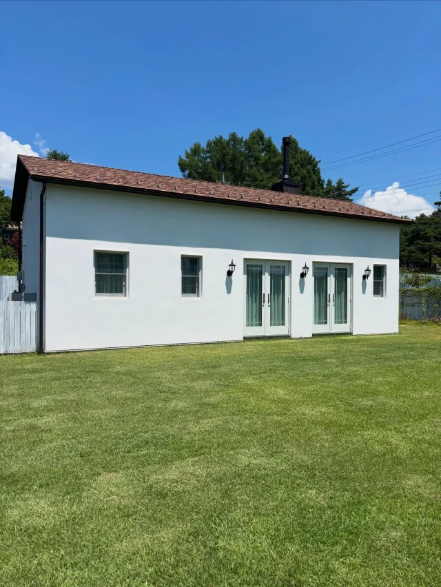 .
【8月のご予約】

人気の8月のご予約が始まっています♪

______________________________

LUXURY HOLIDAY
WITH DOGS

-愛犬と過ごす贅沢な休日-

🐕🐕🐕

アルマガーデンドッグスは
八ヶ岳にひっそりと佇む

コテージとログハウスの全2棟で、それぞれ1日1組限定

代官山、渋谷のレストランで修業したオーナーシェフがフレンチのコースをご提供
わんちゃんもご一緒に

-日常を忘れて愛犬との贅沢な時間をお過ごしください-

🐕🍽️🏡 @arumagardendogs

＝＝＝＝＝＝＝＝＝＝＝＝＝＝＝＝

【ご予約はこちらから✍️】

💻▽オフィシャルサイト予約フォーム
プロフィールにリンクしているホームページからどうぞ🏷️

【お問い合わせなどはお気軽に🐕】

📞0551-45-7679

＝＝＝＝＝＝＝＝＝＝＝＝＝＝＝＝

ARUMA GARDEN DOGS
-アルマガーデンドッグス-

【住所】
📍山梨県北杜市大泉町西井出8240-6520

【電話番号】
📞0551-45-7679

______________________________

#アルマガーデンドッグス #ペットと泊まれる宿 #愛犬と泊まれる宿 
#ワンコとお出かけ #わんことお出かけ 
天然芝 専用ドッグラン ドッグラン完備 プライベートドッグラン
1日1組 プライベートコテージ  ラグジュアリーホテル ログハウス コテージ ホテル 
アフタヌーンティー 北杜市ランチ オーベルジュ
フランス料理 八ヶ岳フレンチレストラン オーベルジュ 北杜市フレンチ
ガーデン バラ好きな人と繋がりたい
八ヶ岳 北杜市 山梨県