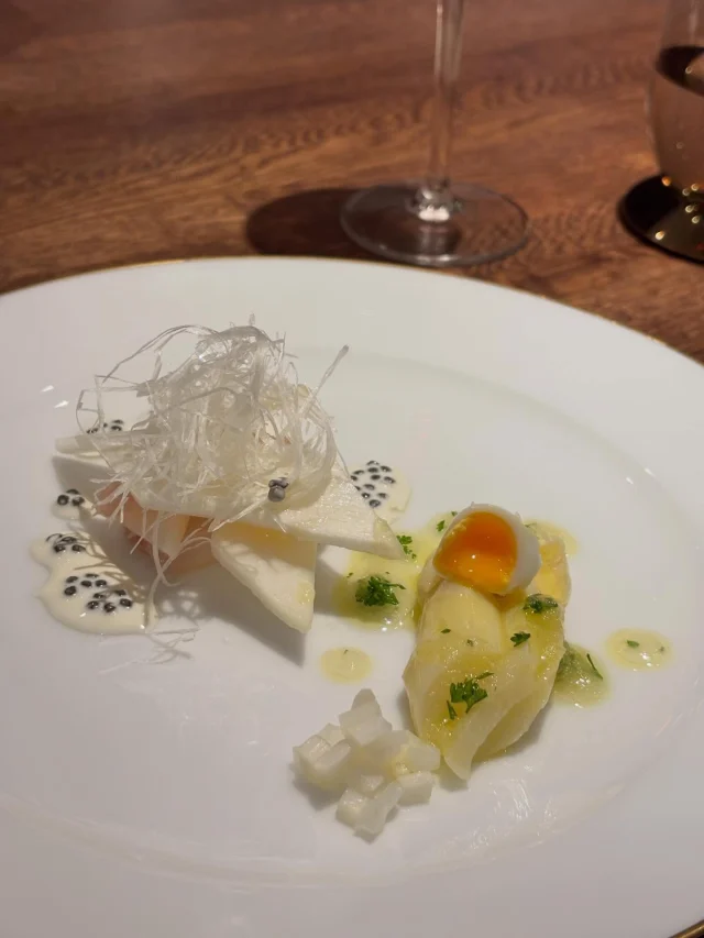 .
【レストラン研修】

愛媛県のLucioleさんとcaycaさんのコラボ企画に伺いました✨

グランメゾンのクレッセントで活躍されたお二人のお料理に大満足でした。

ありがとうございました✨

@luciole_japan 
@cayca32215 

______________________________

LUXURY HOLIDAY
WITH DOGS

-愛犬と過ごす贅沢な休日-

🐕🐕🐕

アルマガーデンドッグスは
八ヶ岳にひっそりと佇む

コテージとログハウスの全2棟で、それぞれ1日1組限定

代官山、渋谷のレストランで修業したオーナーシェフがフレンチのコースをご提供
わんちゃんもご一緒に

-日常を忘れて愛犬との贅沢な時間をお過ごしください-

🐕🍽️🏡 @arumagardendogs

＝＝＝＝＝＝＝＝＝＝＝＝＝＝＝＝

【ご予約はこちらから✍️】

💻▽オフィシャルサイト予約フォーム
プロフィールにリンクしているホームページからどうぞ🏷️

【お問い合わせなどはお気軽に🐕】

📞0551-45-7679

＝＝＝＝＝＝＝＝＝＝＝＝＝＝＝＝

ARUMA GARDEN DOGS
-アルマガーデンドッグス-

【住所】
📍山梨県北杜市大泉町西井出8240-6520

【電話番号】
📞0551-45-7679

______________________________

#アルマガーデンドッグス #ペットと泊まれる宿 #八ヶ岳 #オーベルジュ #専用ドッグラン